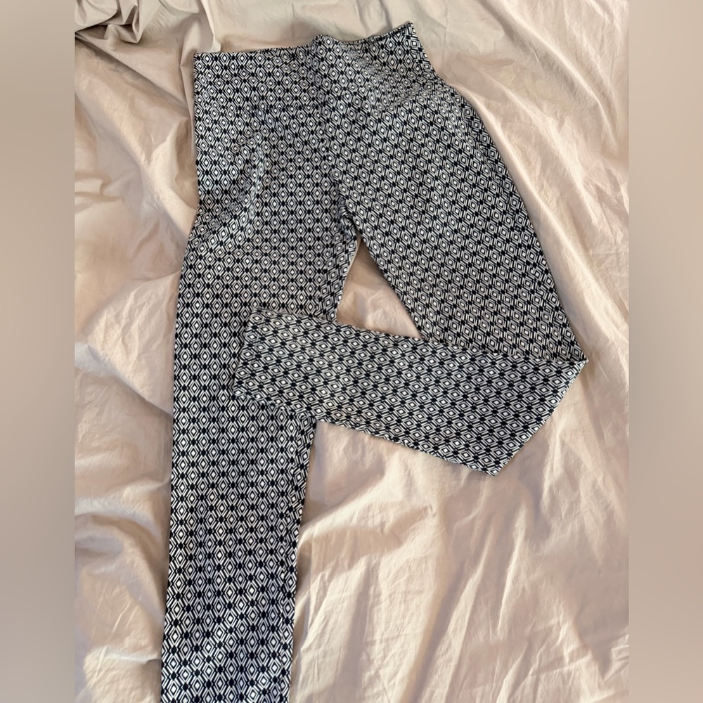 Hybrid & company Black and White Geometric Pants women’s M
